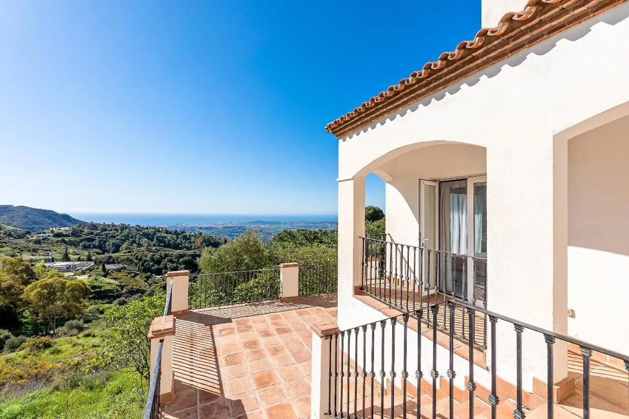 Villa With Stunning Views & Private Pool Valtocado