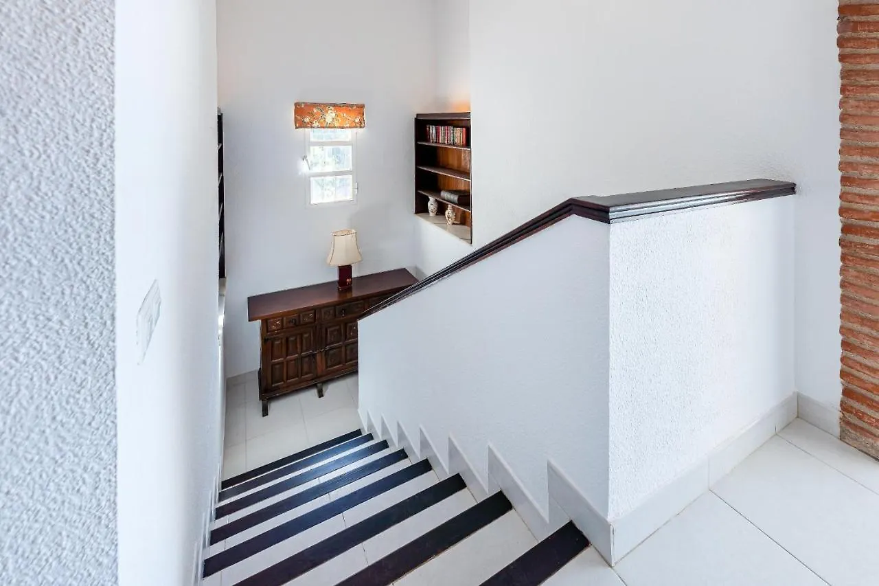 Villa With Stunning Views & Private Pool Valtocado