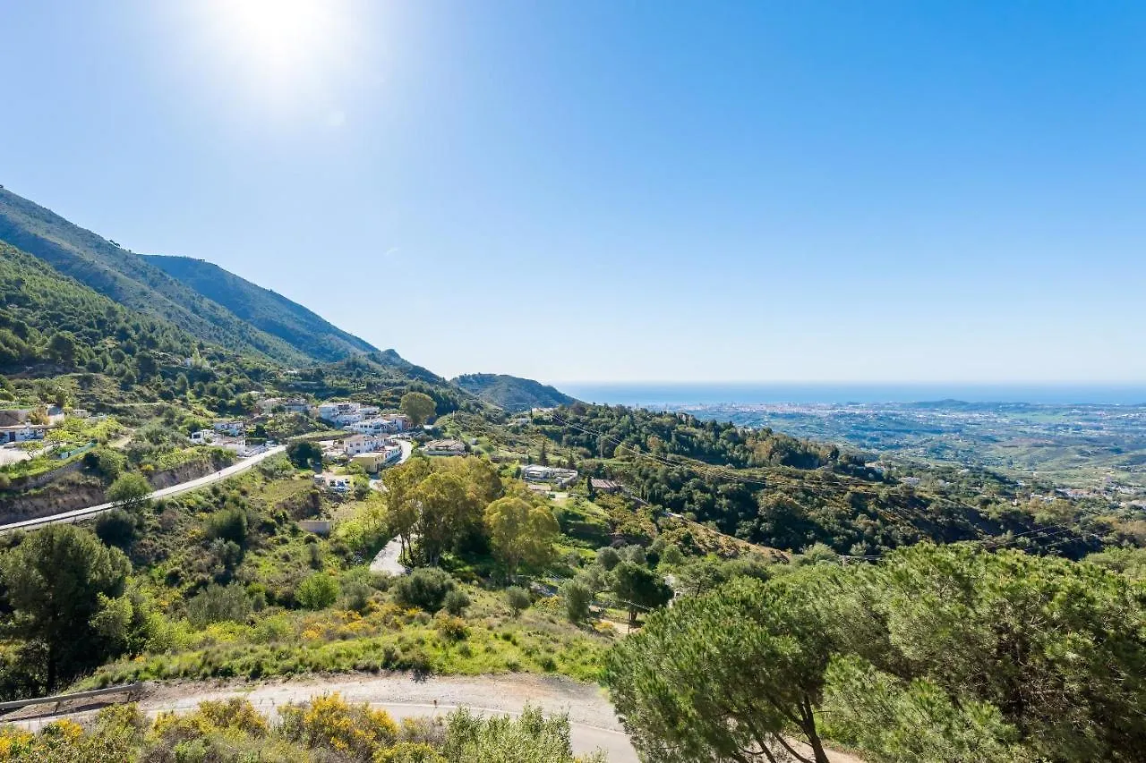 Villa With Stunning Views & Private Pool Valtocado