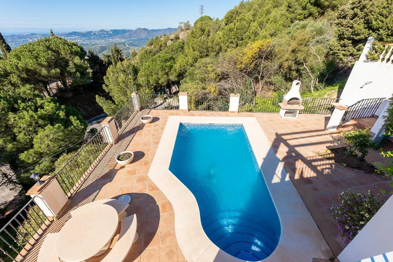 Villa With Stunning Views & Private Pool Valtocado