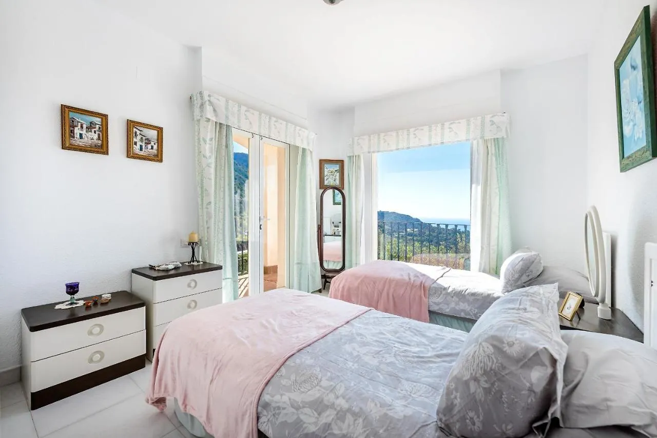 Villa With Stunning Views & Private Pool Valtocado
