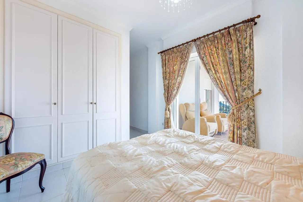 Villa With Stunning Views & Private Pool Valtocado