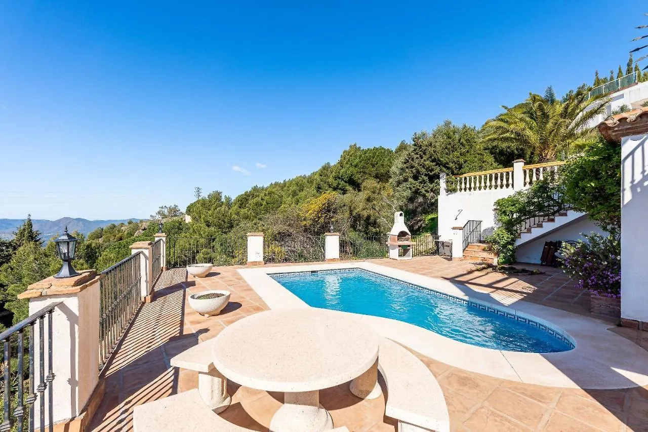 Villa With Stunning Views & Private Pool Valtocado