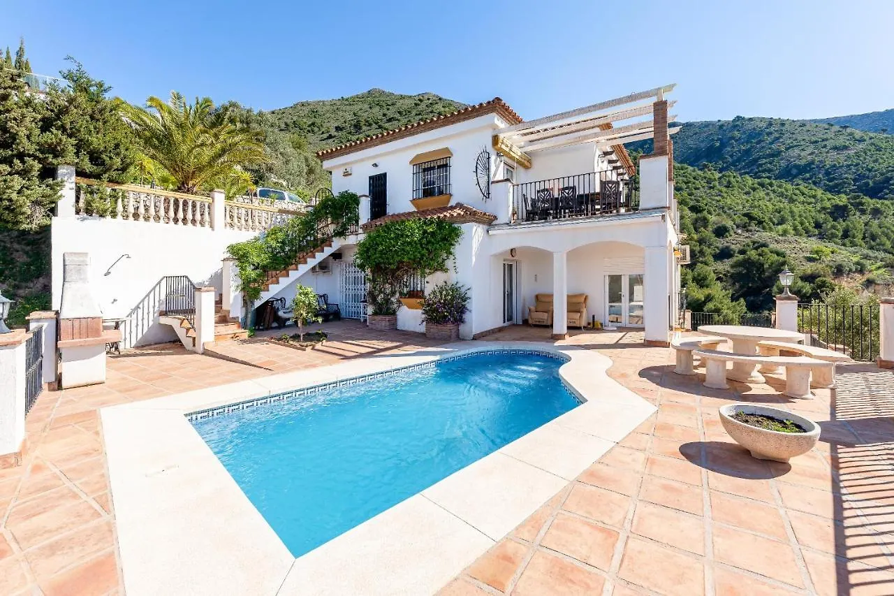 Villa With Stunning Views & Private Pool Valtocado