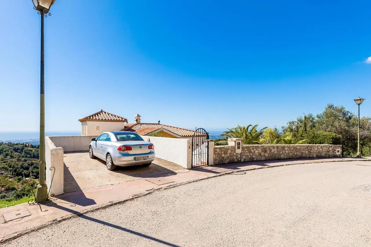 Villa With Stunning Views & Private Pool Valtocado