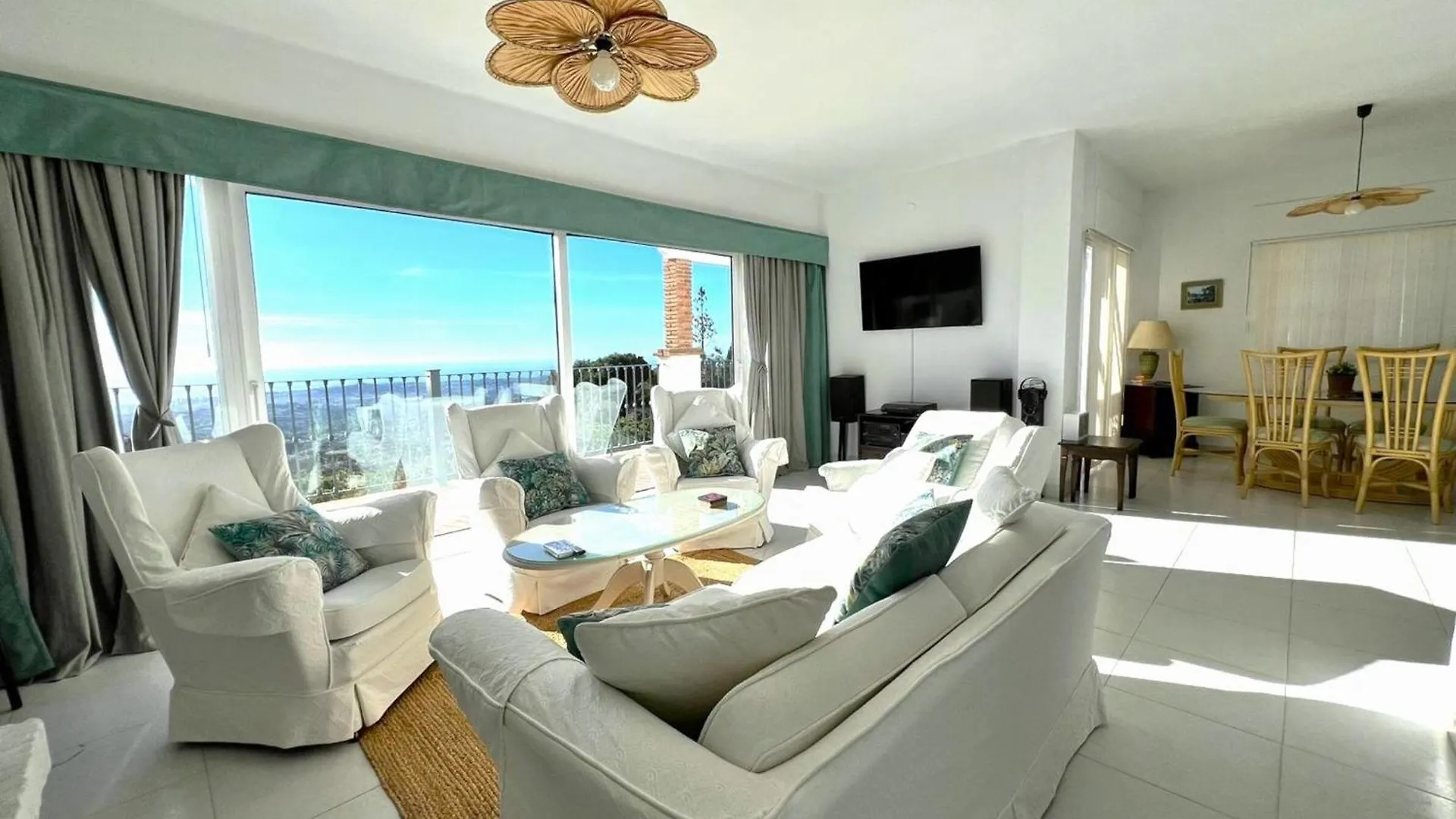 Villa With Stunning Views & Private Pool Valtocado